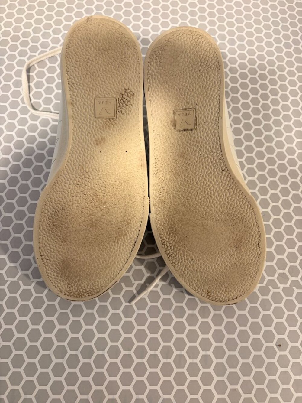 Veja White Leather Sneakers – Minimalist & Chic SIZE 9 - Picture 5 of 6
